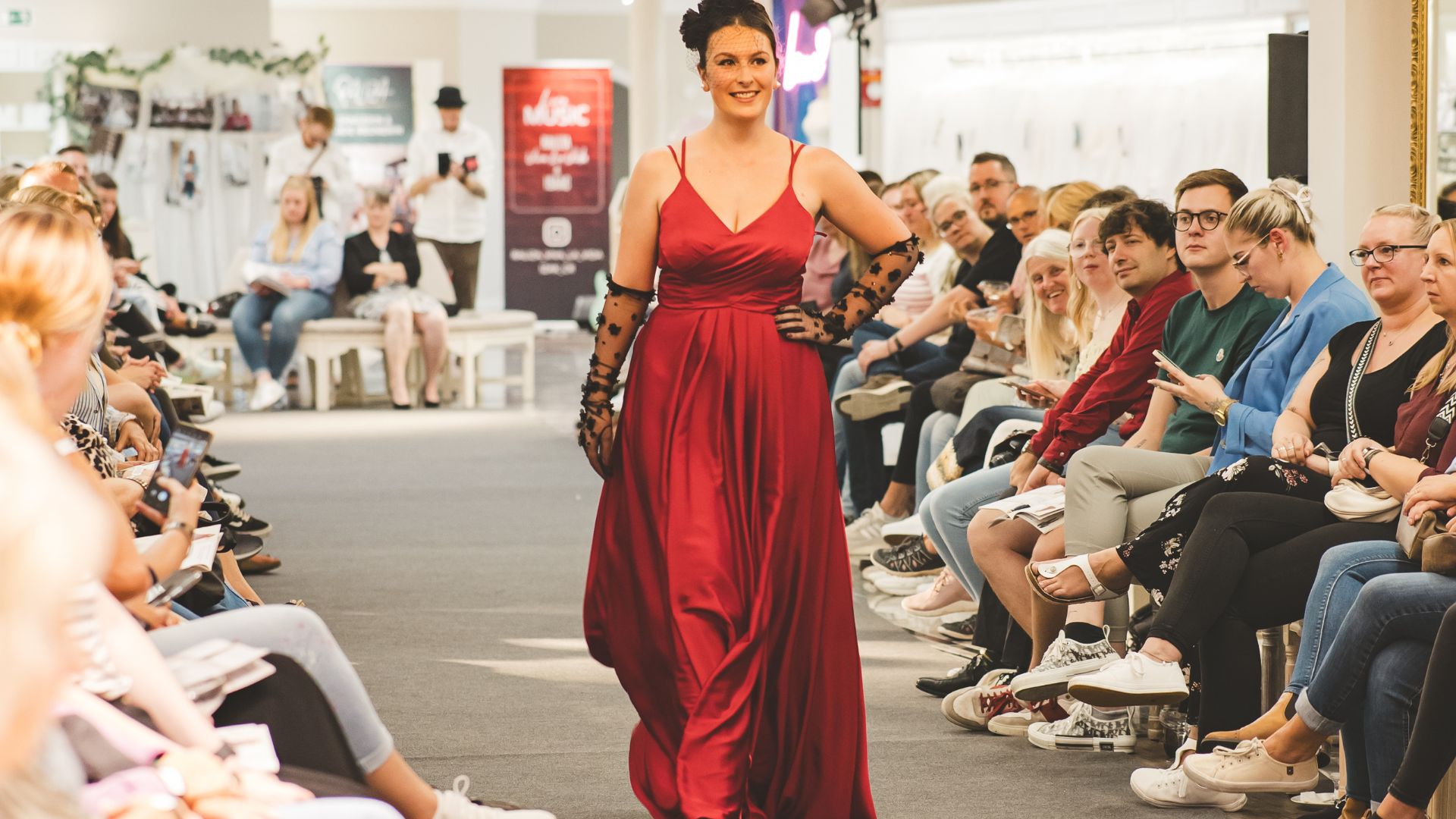 Die schönsten Abendkleider unserer Laueland Fashionshow - Laue ...